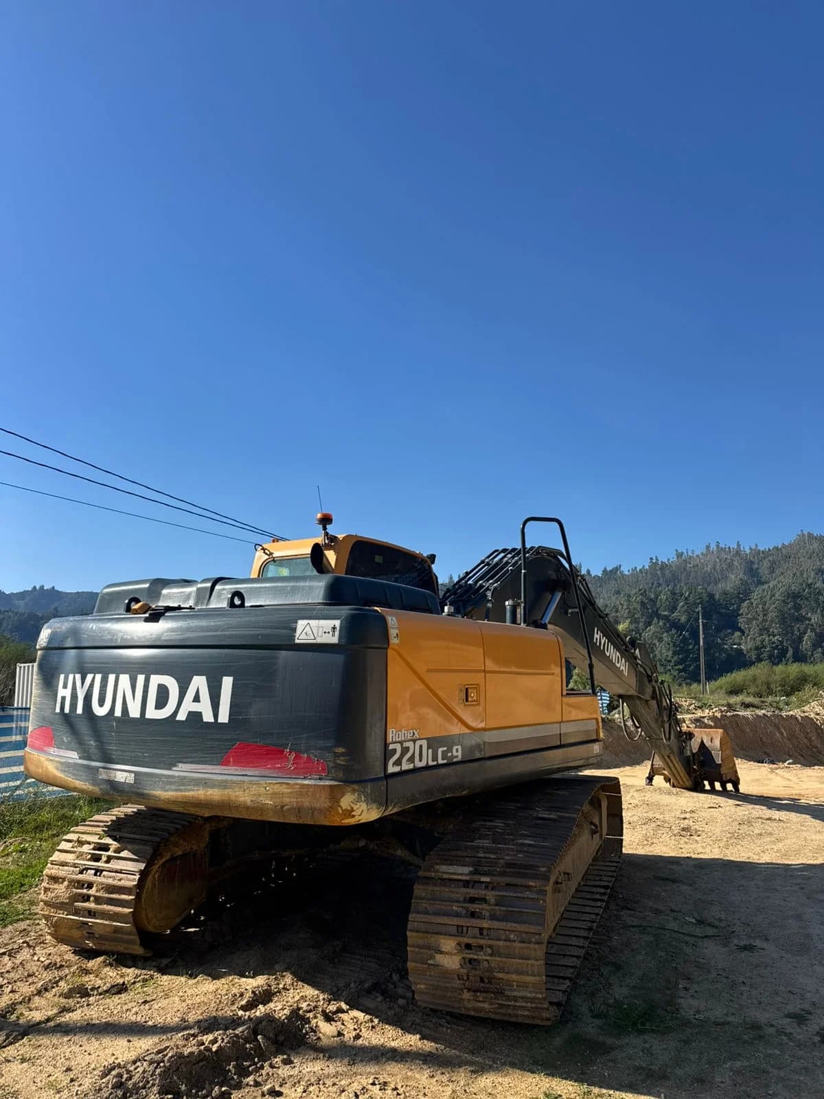 Hyundai 220 - 4